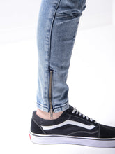 Load image into Gallery viewer, Distressed Washed Jeans
